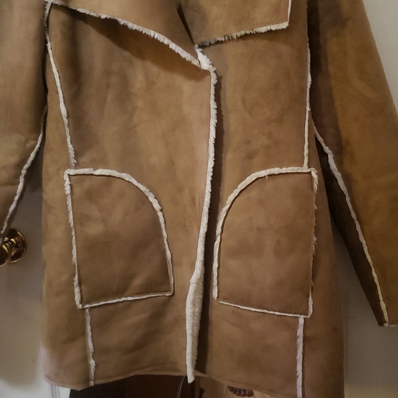 Beautiful and warm suede jacket 😍 ❤ - Picture 2 of 6